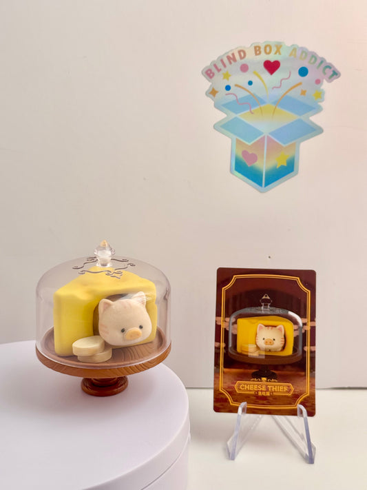 Lulu the Piggy Pigchelin Series - Cheese Thief Vinyl Figure